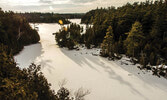 Rockwood Conservation Area: помимо пещер и выбоин, вы увидите прекрасные виды на застывшие пейзажи, плотины и водопады, поросшие мхом скалы и цепкие кедры... 